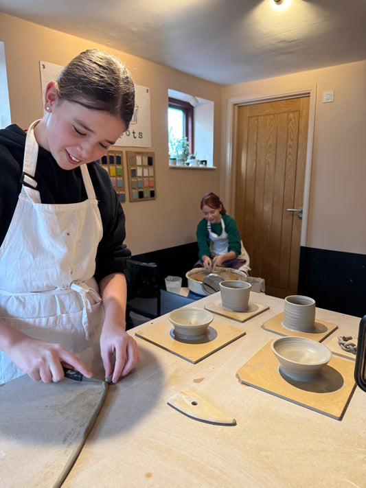 Family and young people throwing session